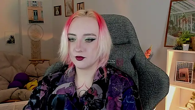 Snapshot of AsheLucker chatting on 8, 2, 2025 AsheLucker online show from 8, 2, 2025