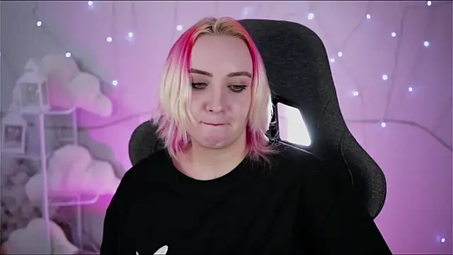 Snapshot of AsheLucker chatting on 21, 2, 2025 AsheLucker online show from 21, 2, 2025