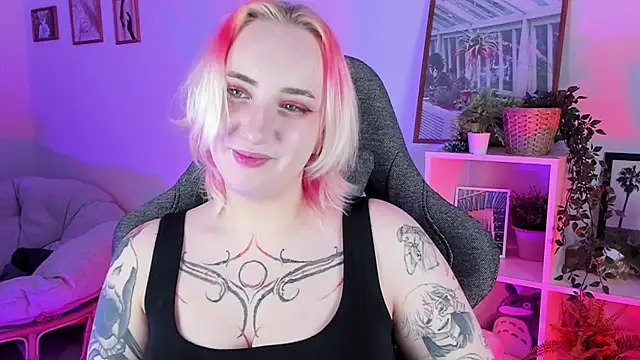 Snapshot of AsheLucker chatting on 2, 3, 2025 AsheLucker online show from 2, 3, 2025