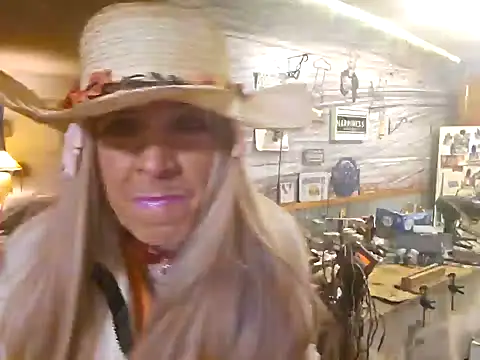 Snapshot of CROSSCOUNTRY1 chatting on 13, 1, 2025 CROSSCOUNTRY1 online show from 13, 1, 2025