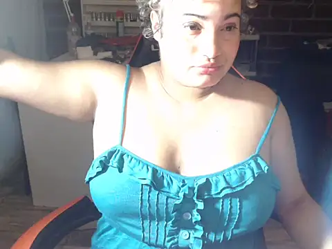 Hilarybunnyy online show from 2, 12, 2025