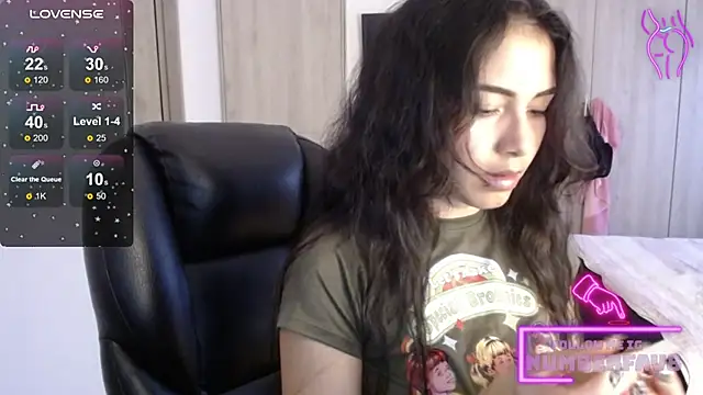 Snapshot of numberfav8 chatting on 5, 1, 2025 numberfav8 online show from 5, 1, 2025