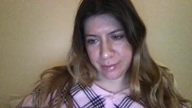 Snapshot of HYPHYtype chatting on 12, 12, 2024 HYPHYtype online show from 12, 12, 2024