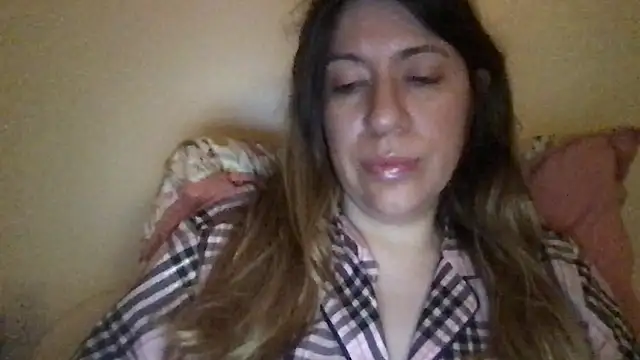 Snapshot of HYPHYtype chatting on 28, 12, 2024 HYPHYtype online show from 28, 12, 2024