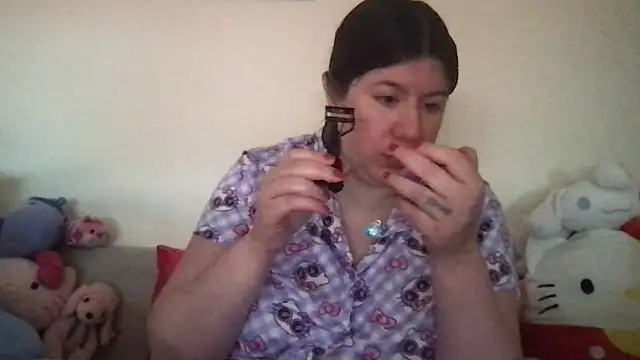 Snapshot of HYPHYtype chatting on 8, 6, 2026 HYPHYtype online show from 8, 6, 2026