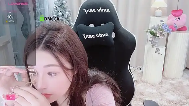 Snapshot of Happy_Kitty chatting on 19, 12, 2024 Happy Kitty online show from 19, 12, 2024