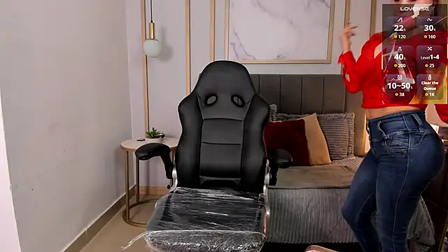 Holly madison  online show from 6, 4, 2026