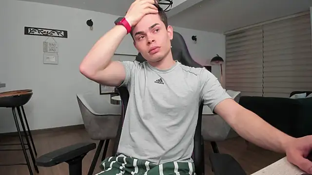 alejooo twink online show from 28, 2, 2025