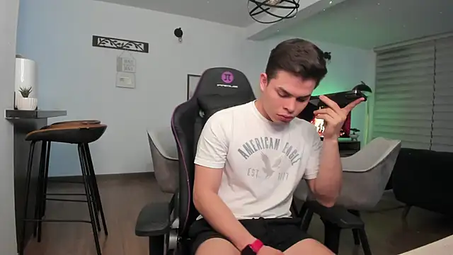 alejooo twink online show from 2, 3, 2025