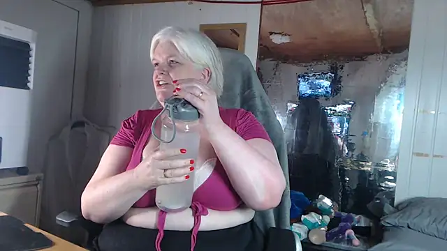 Snapshot of sexychazza16 chatting on 8, 9, 2025 sexychazza16 online show from 8, 9, 2025