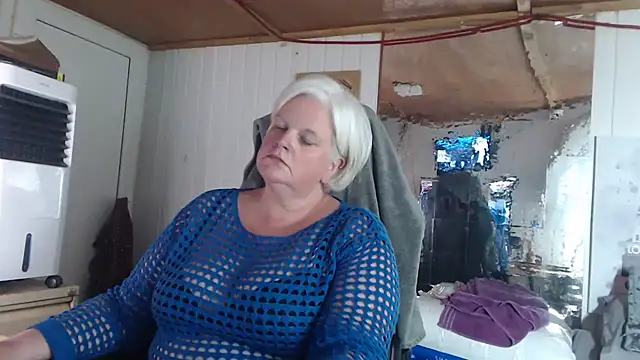 Snapshot of sexychazza16 chatting on 6, 10, 2025 sexychazza16 online show from 6, 10, 2025