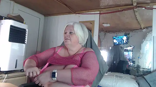 Snapshot of sexychazza16 chatting on 8, 10, 2025 sexychazza16 online show from 8, 10, 2025