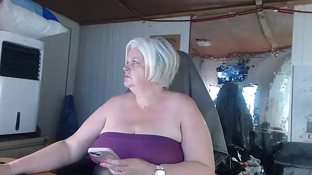 Snapshot of sexychazza16 chatting on 14, 10, 2025 sexychazza16 online show from 14, 10, 2025