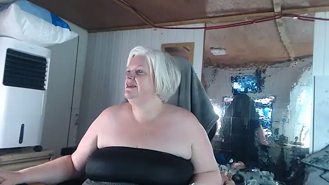 Snapshot of sexychazza16 chatting on 21, 10, 2025 sexychazza16 online show from 21, 10, 2025