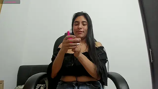 Snapshot of emilysex_118 chatting on 27, 1, 2025 emilysex 118 online show from 27, 1, 2025