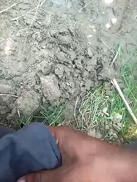 Snapshot of FinableKnee chatting on 27, 9, 2025 FinableKnee online show from 27, 9, 2025