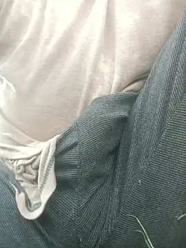 Snapshot of FinableKnee chatting on 3, 10, 2025 FinableKnee online show from 3, 10, 2025