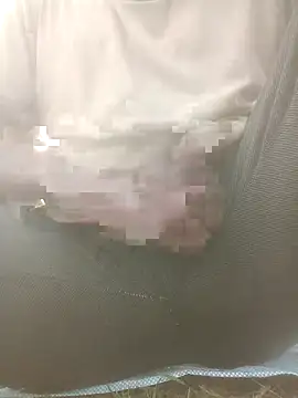 Snapshot of FinableKnee chatting on 20, 10, 2025 FinableKnee online show from 20, 10, 2025