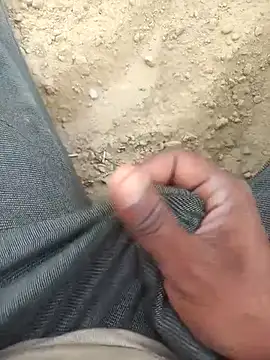 Snapshot of FinableKnee chatting on 21, 10, 2025 FinableKnee online show from 21, 10, 2025