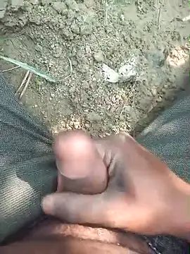 Snapshot of FinableKnee chatting on 28, 10, 2025 FinableKnee online show from 28, 10, 2025