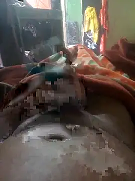 Snapshot of FinableKnee chatting on 31, 10, 2025 FinableKnee online show from 31, 10, 2025