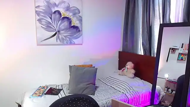 vanessabrown  online show from 18, 12, 2024