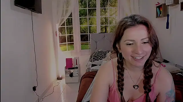 vanessabrown  online show from 9, 5, 2026