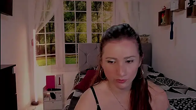 vanessabrown  online show from 28, 5, 2026