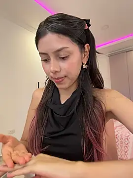 Snapshot of Sensualtease chatting on 5, 4, 2026 Sensualtease online show from 5, 4, 2026