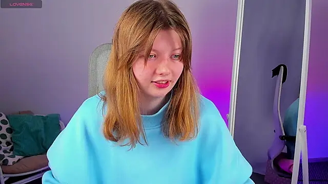 Snapshot of Vivian_cutie chatting on 5, 3, 2025 Vivian cutie online show from 5, 3, 2025