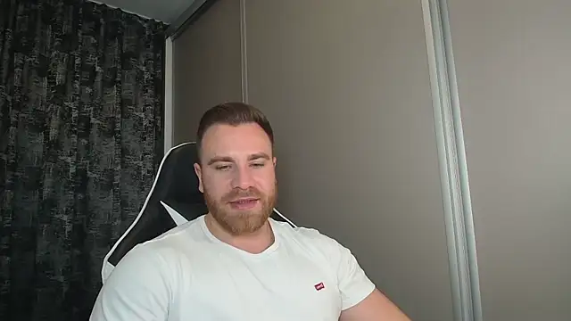 Snapshot of Thori92 chatting on 12, 11, 2025 Thori92 online show from 12, 11, 2025