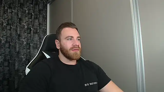 Snapshot of Thori92 chatting on 2, 12, 2025 Thori92 online show from 2, 12, 2025