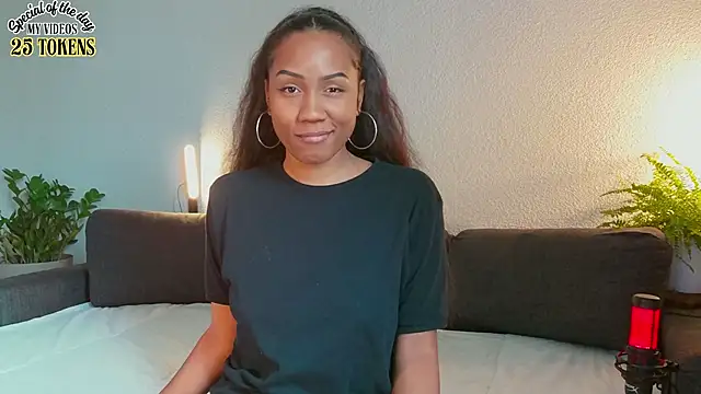 Snapshot of Therainqueen chatting on 7, 10, 2025 Therainqueen online show from 7, 10, 2025