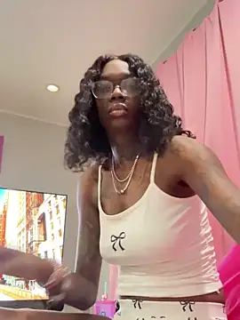 Snapshot of Farrah_Owens chatting on 7, 3, 2025 Farrah Owens online show from 7, 3, 2025