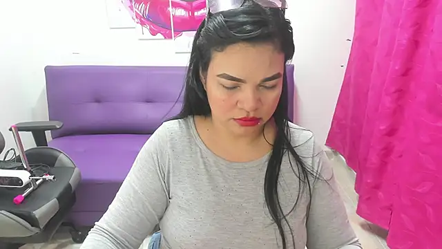 Snapshot of Cloe_35 chatting on 1, 2, 2025 Cloe 35 online show from 1, 2, 2025