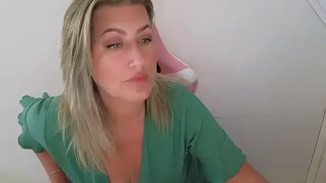 Snapshot of TessToy chatting on 30, 4, 2026 TessToy online show from 30, 4, 2026