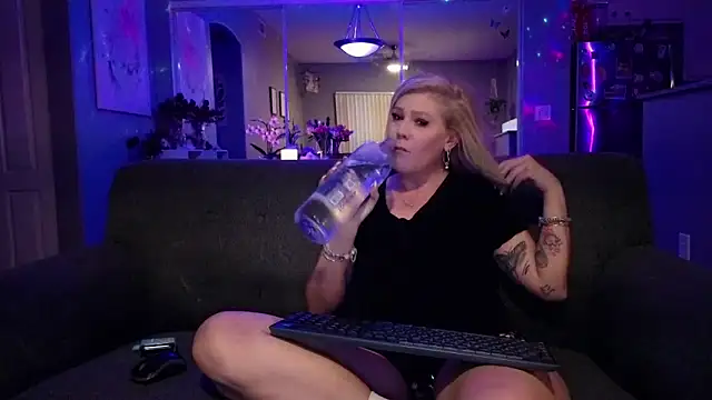 Lexi Shocker online show from 6, 11, 2025