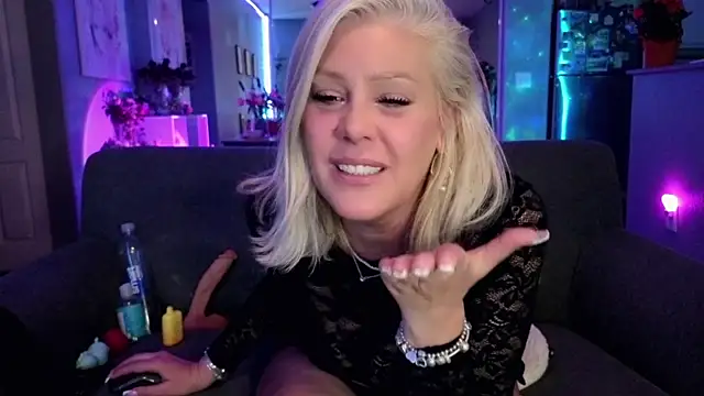 Lexi Shocker online show from 17, 6, 2026