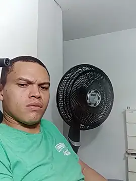Snapshot of AxelTrain chatting on 25, 5, 2026 AxelTrain online show from 25, 5, 2026