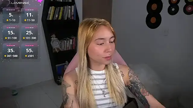 Snapshot of Saucy_Jenn chatting on 17, 9, 2025 Saucy Jenn online show from 17, 9, 2025