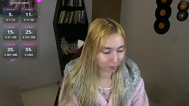 Snapshot of Saucy_Jenn chatting on 28, 9, 2025 Saucy Jenn online show from 28, 9, 2025