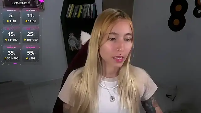 Snapshot of Saucy_Jenn chatting on 5, 10, 2025 Saucy Jenn online show from 5, 10, 2025