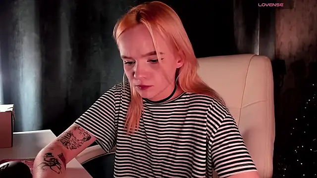 Snapshot of SarahRomantic chatting on 24, 12, 2024 SarahRomantic online show from 24, 12, 2024