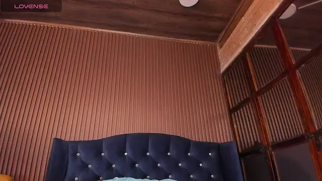 JuliaDawson  online show from 6, 2, 2025