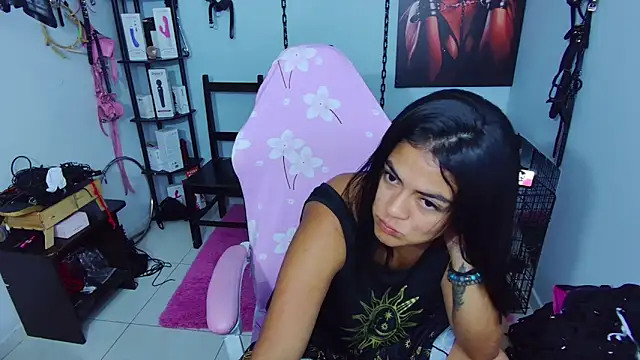 Snapshot of Hannah-grace chatting on 23, 9, 2025 Hannah-grace online show from 23, 9, 2025