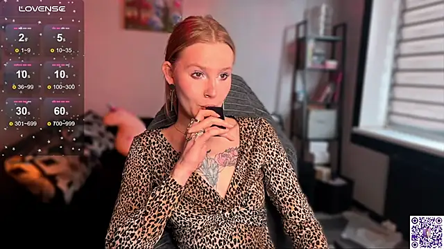 Chanel Gill online show from 5, 11, 2025