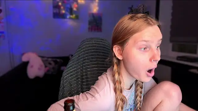 Chanel Gill online show from 17, 12, 2025