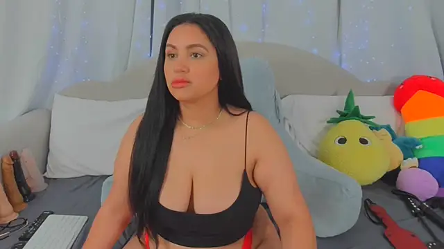 Snapshot of MeghanXO chatting on 3, 4, 2026 MeghanXO online show from 3, 4, 2026