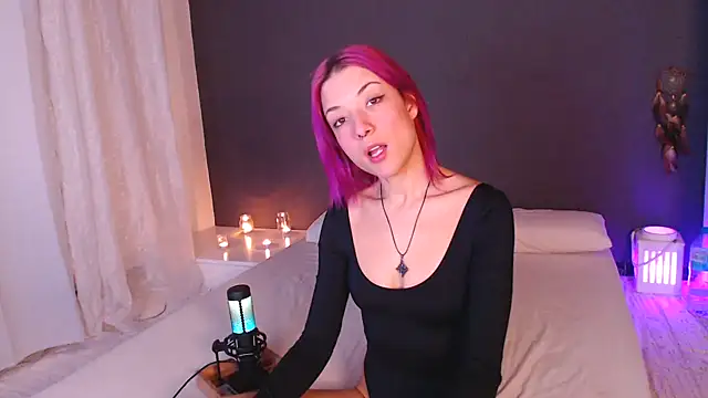 KarlaLuar  online show from 28, 1, 2025