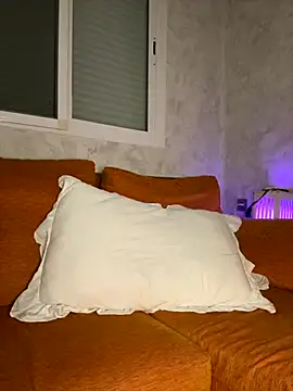 Snapshot of KarlaLuar_ chatting on 18, 11, 2025 KarlaLuar online show from 18, 11, 2025